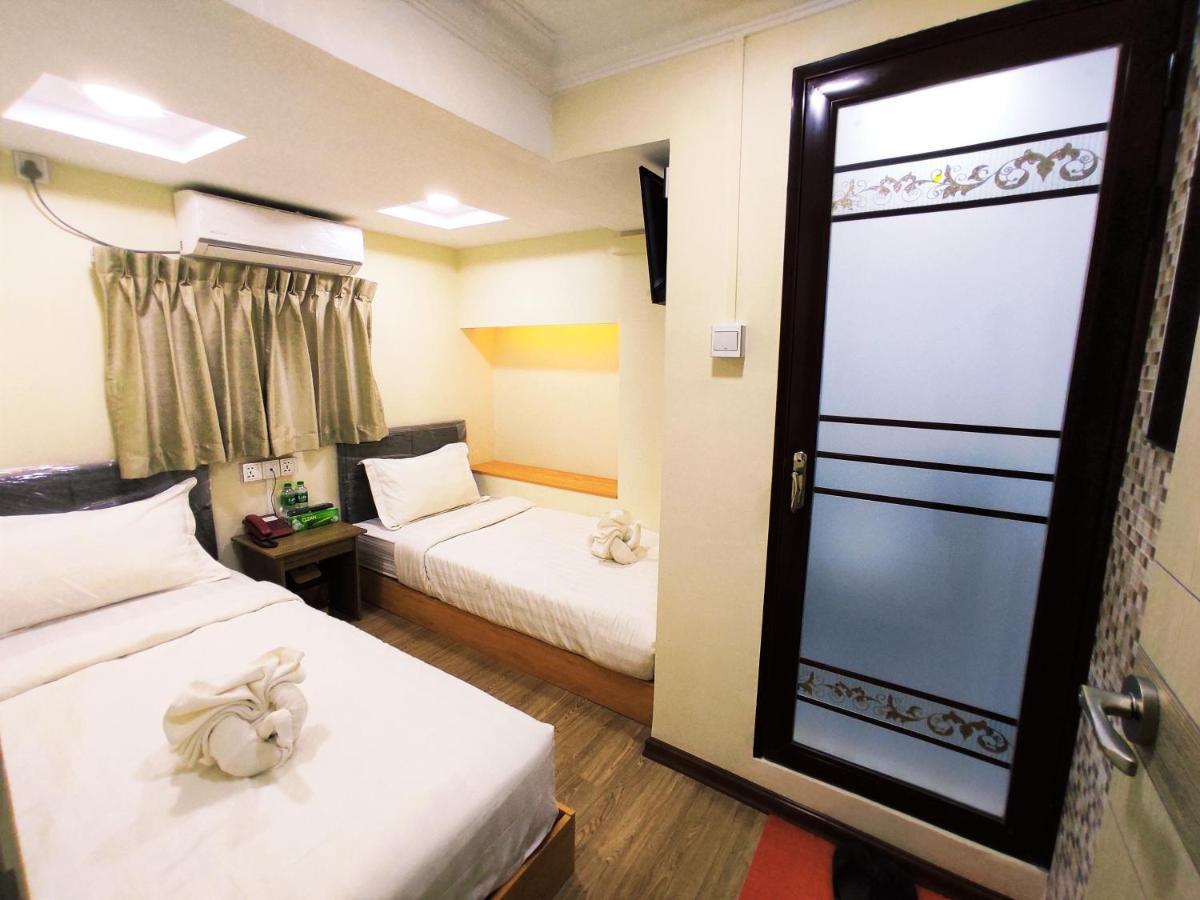 November Hostel Yangon Bagian luar foto