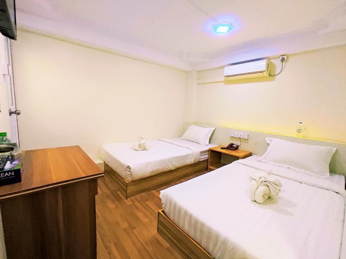 November Hostel Yangon Bagian luar foto