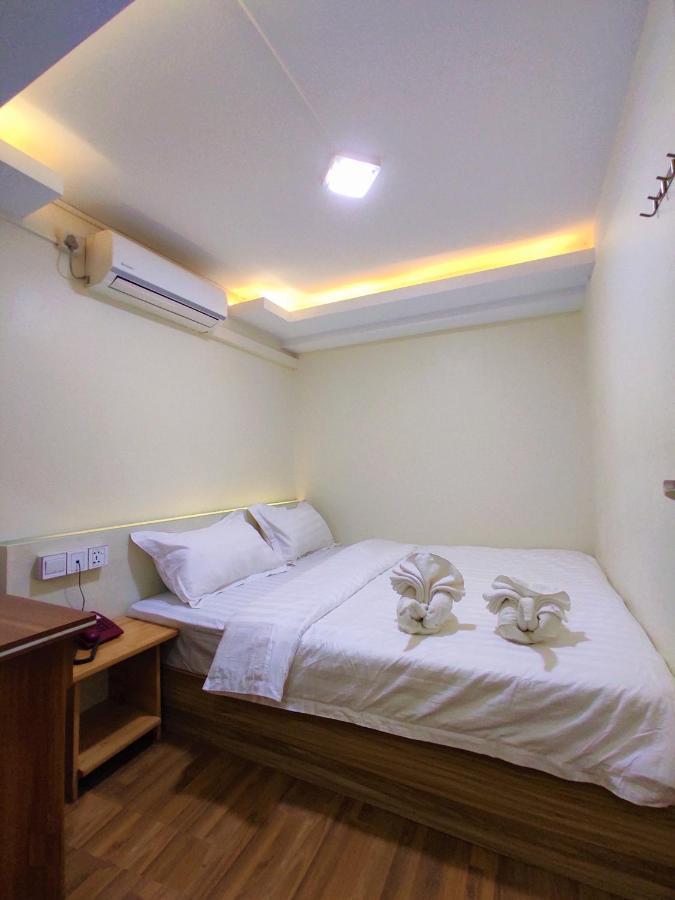 November Hostel Yangon Bagian luar foto