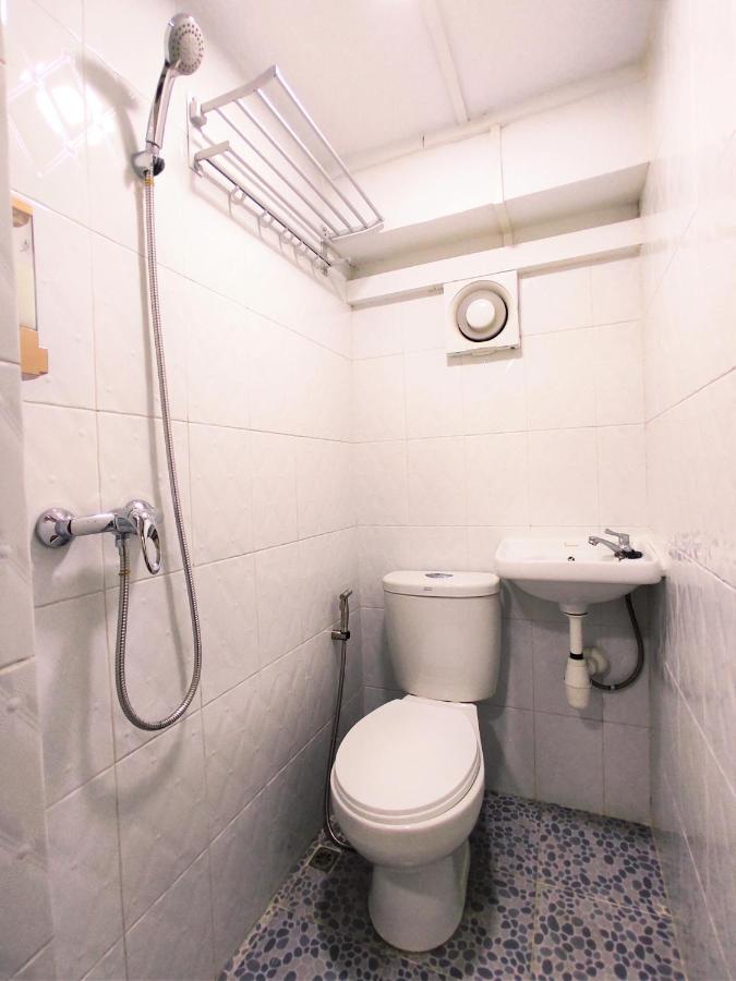 November Hostel Yangon Bagian luar foto