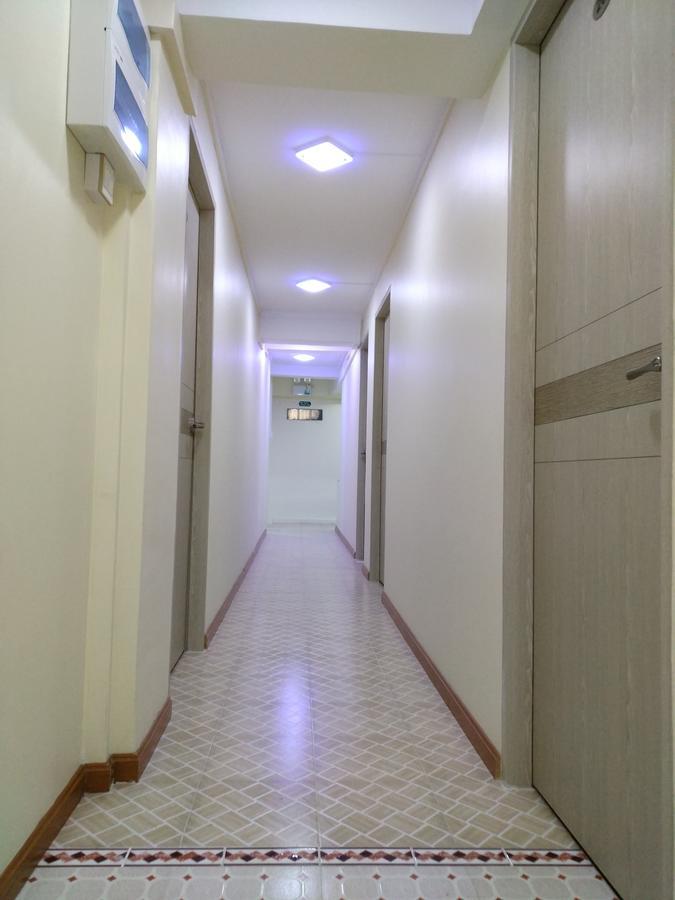 November Hostel Yangon Bagian luar foto